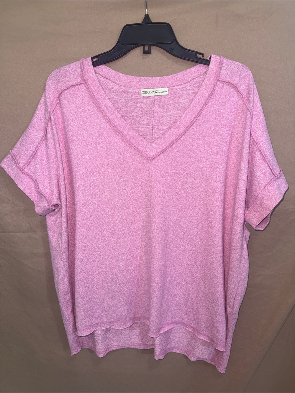NWOT Women’s S/M Zenana Outfitters Heathered Pink V-Neck Short Sleeve Top
